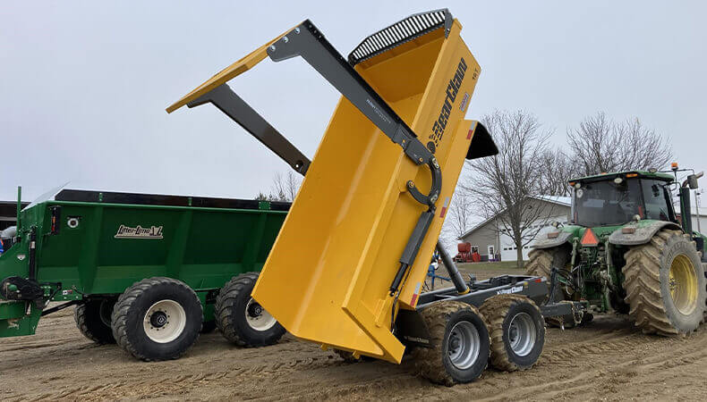 BearClaw 16T Construction Trailer Dumping